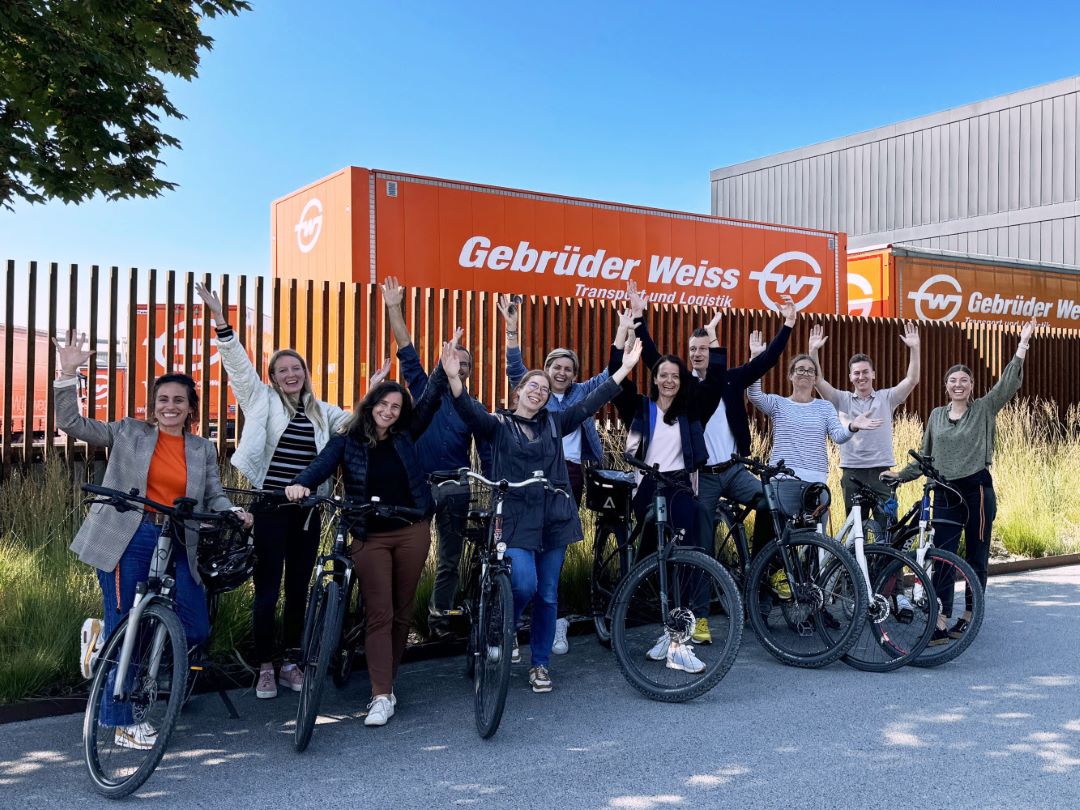 Gebrüder_Weiss’_cyclists