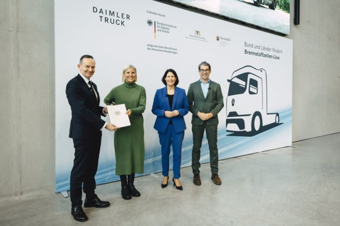 Daimler_Truck_Receives_Funding