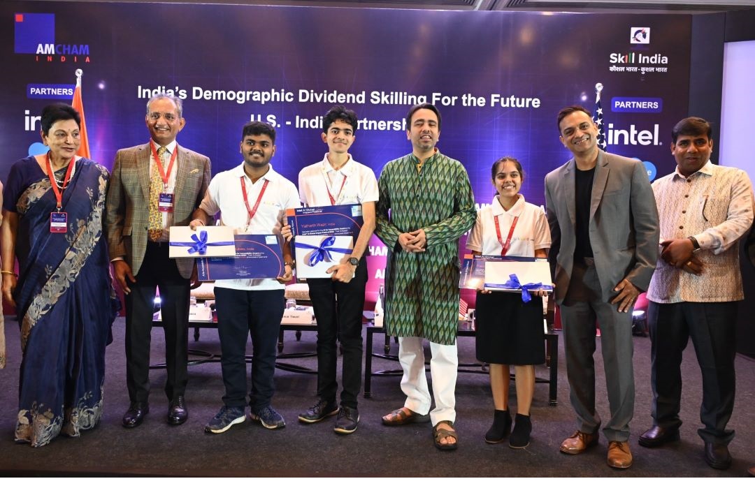 Government of India felicitates Team ‘Ishaara’