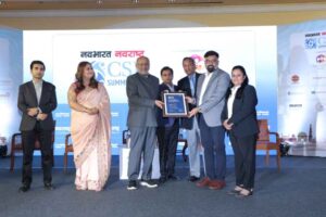 C.P.Radhakrishnan - Governor of Maharashtra presents CSR Excellence award to Fleetguard Filters' Representatives
