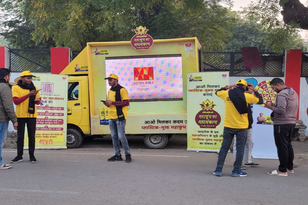 The-UltraTech-Team-promoting-safe-disposal-of-plastic-at-Maha-Kumbh-2025