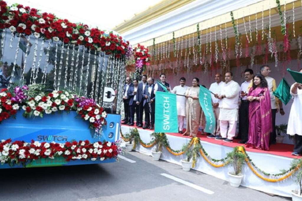 SWITCH Mobility Delivers First Batch of SWITCH EiV12 Electric Buses to Delhi Transport Department